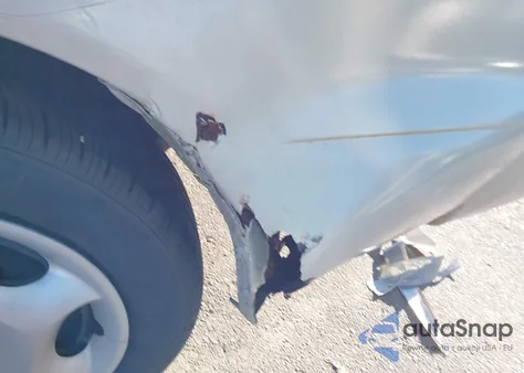 2000 Chevrolet Prizm z USA, uszkodzony, nr VIN 1Y1SK5281YZ412563